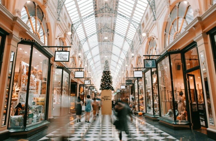 Le grand retour du magasin physique et l’évolution des stratégies omnicanales : comment le retail s’adapte en 2025